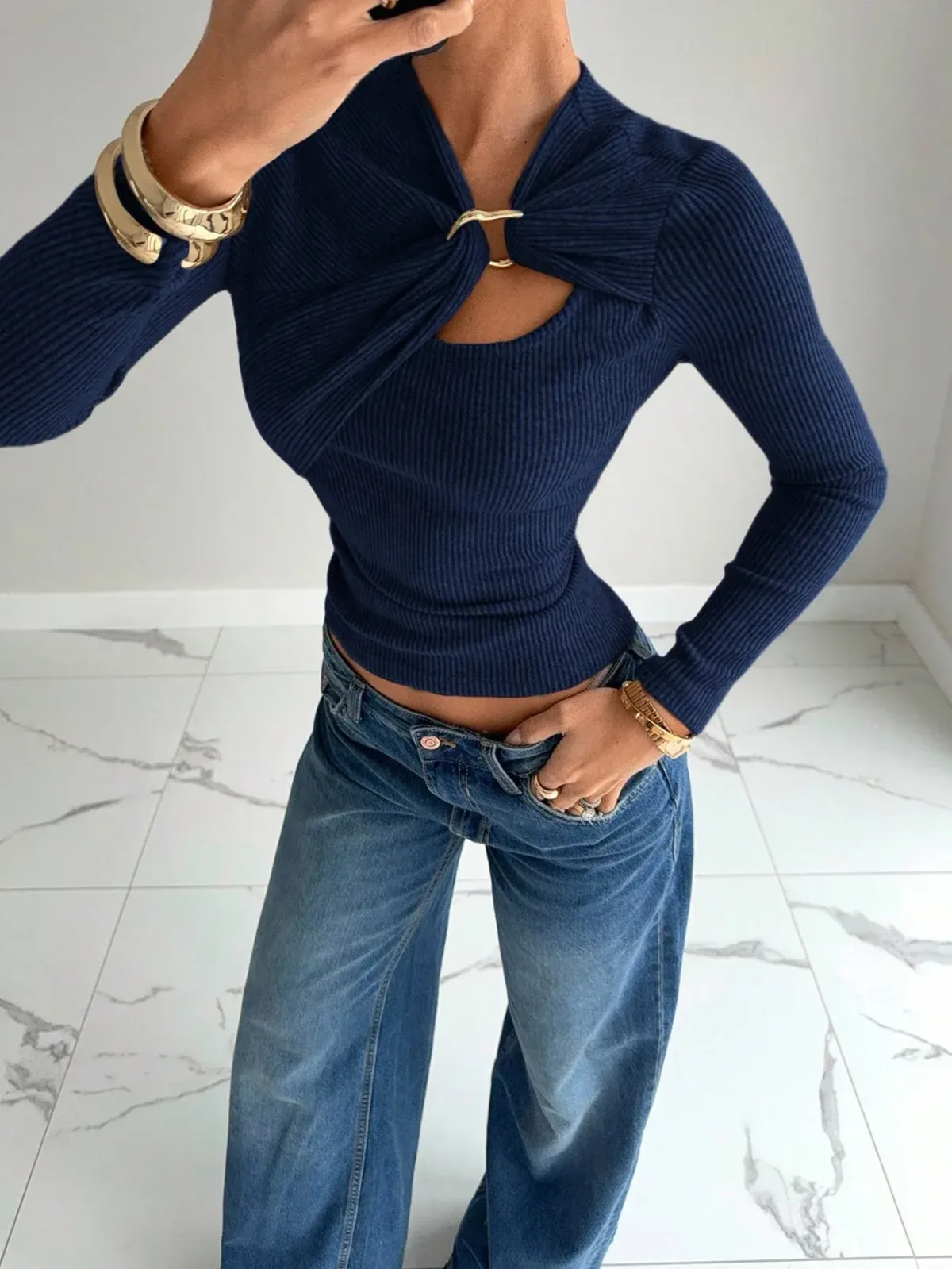 slim fit of the navy blue twist front rib knit top