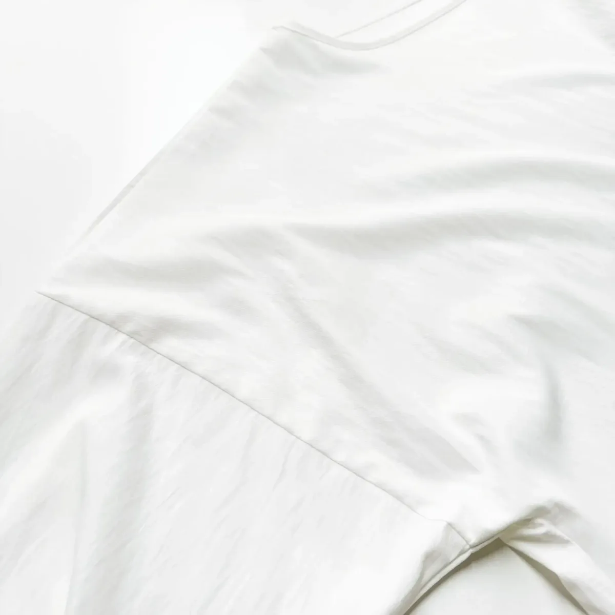dropped shoulder seam on the oversized lounge top