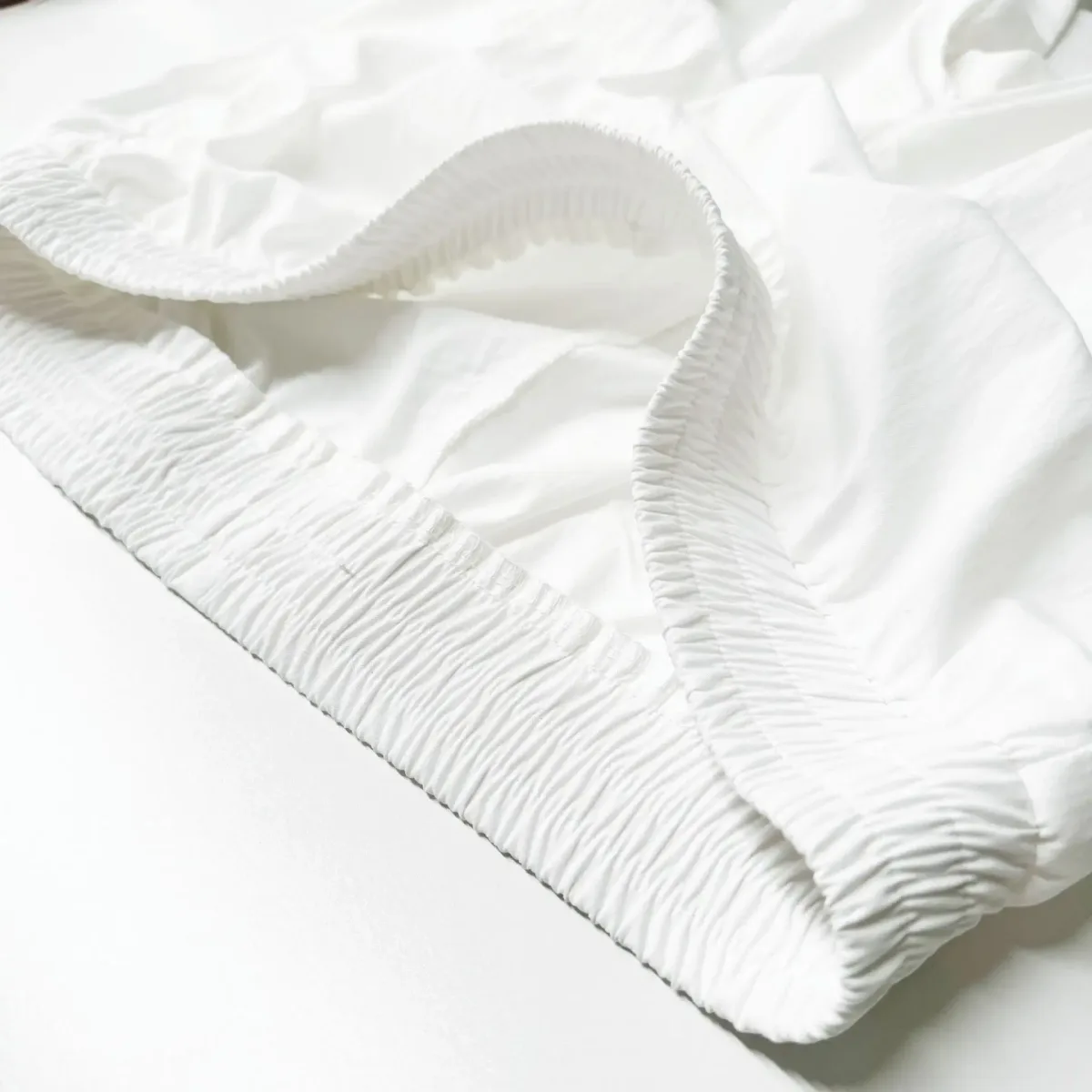 elastic waistband of the wide leg lounge pants